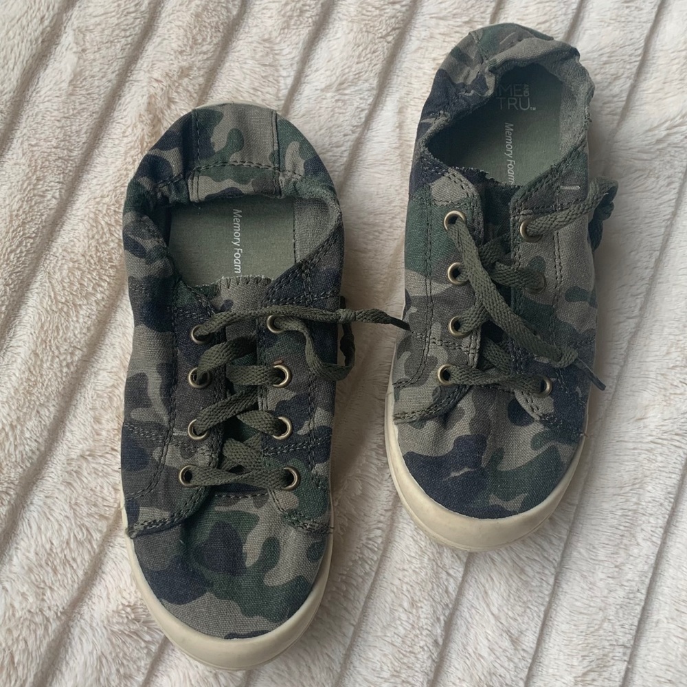 Camo shoe